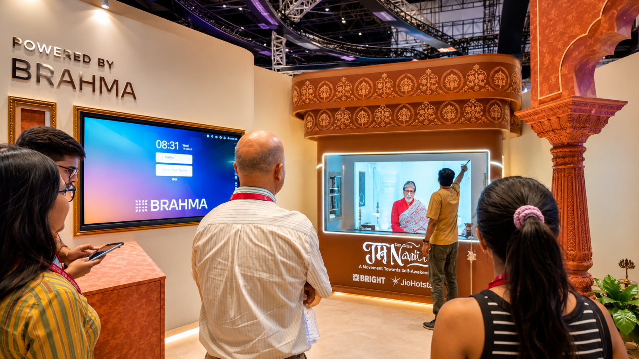 Immersive experience center with interactive digital display